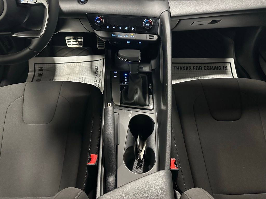 Used 2025 Hyundai Elantra Sport image 33