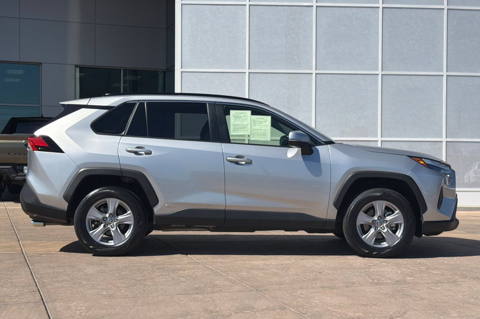 Used 2025 Toyota RAV4 XLE AWD/4WD image 3