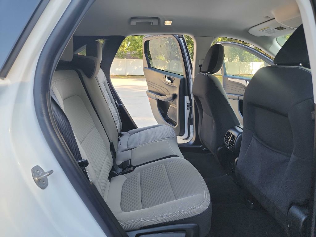Used 2021 Ford Escape SE image 32