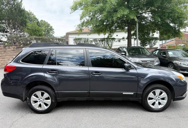 Used 2012 Subaru Outback 3.6R Limited AWD/4WD image 8