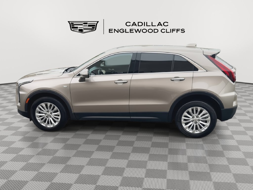 Certified 2024 Cadillac XT4 Luxury w/ Cold Weather Package FWD image 5
