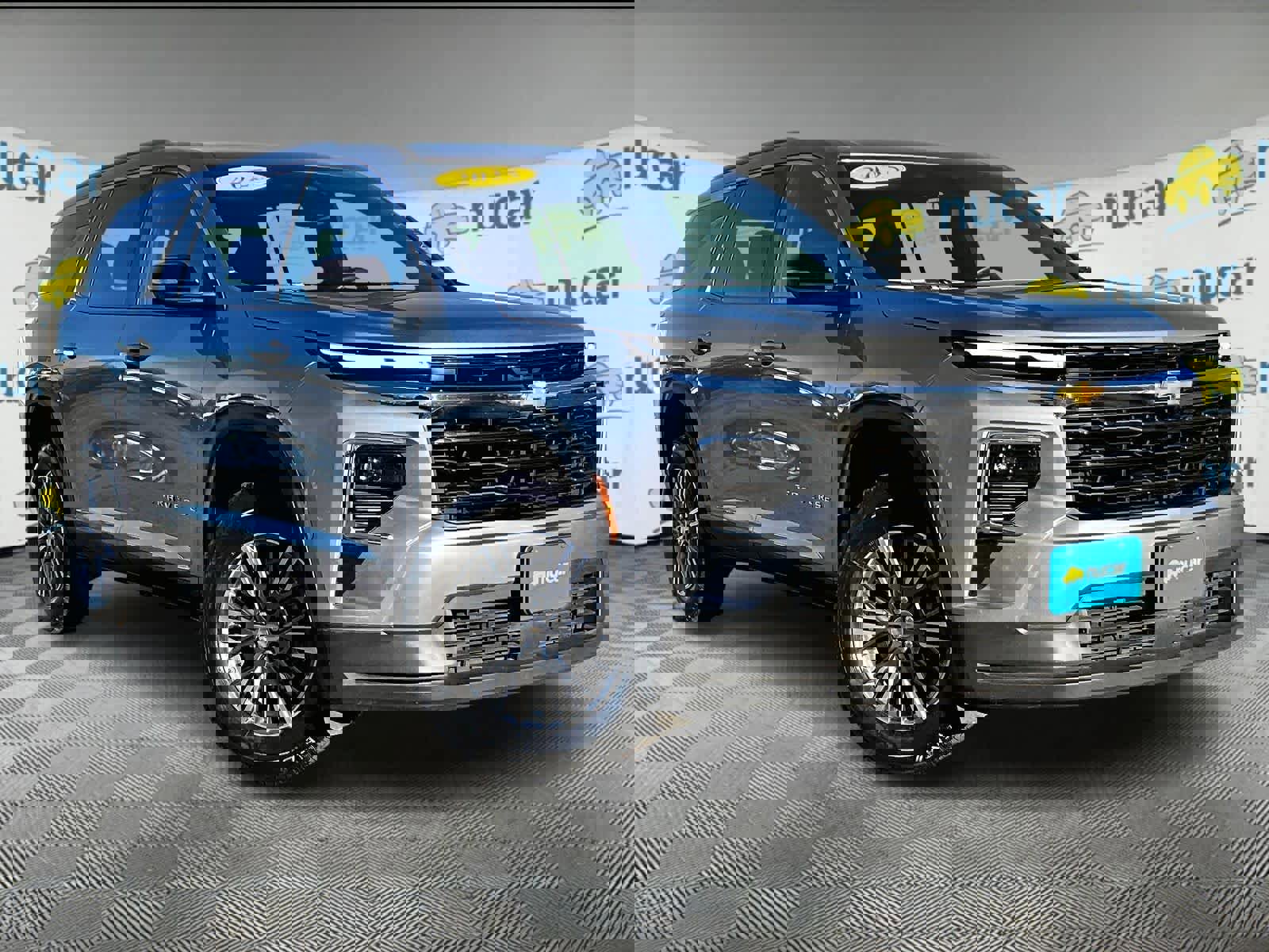 Used 2025 Chevrolet Traverse LT