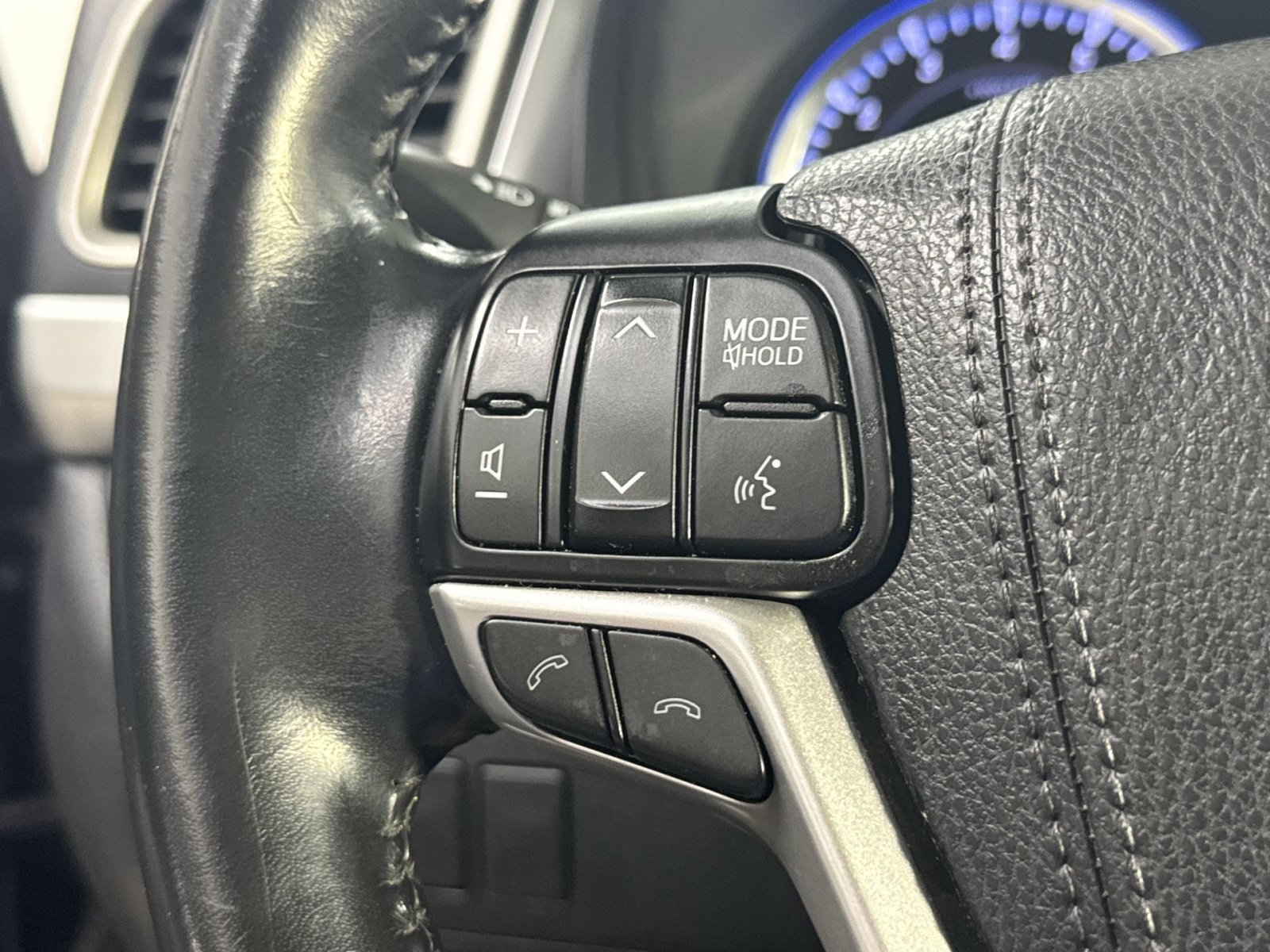 Used 2018 Toyota Highlander XLE AWD/4WD image 46