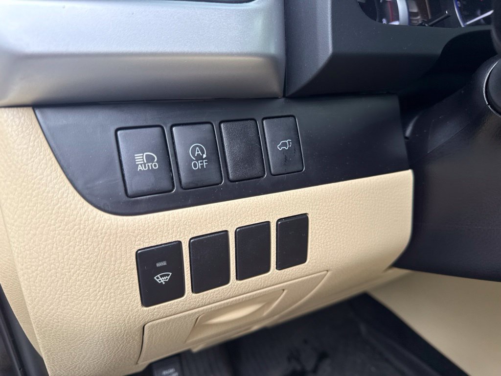 Used 2019 Toyota Highlander XLE AWD/4WD image 23