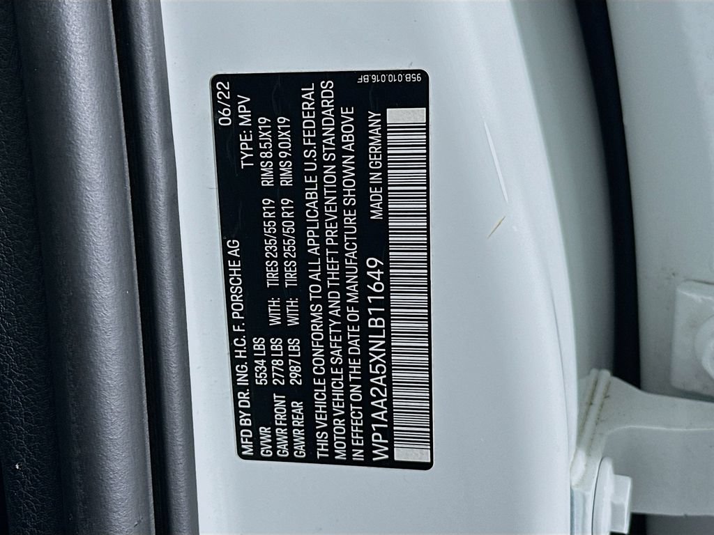 Certified 2022 Porsche Macan AWD/4WD image 36