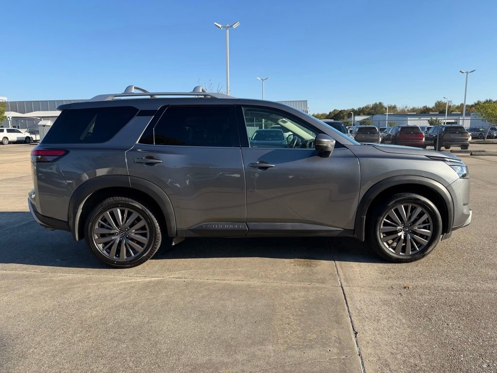 Used 2024 Nissan Pathfinder SL w/ SL Premium Package image 5