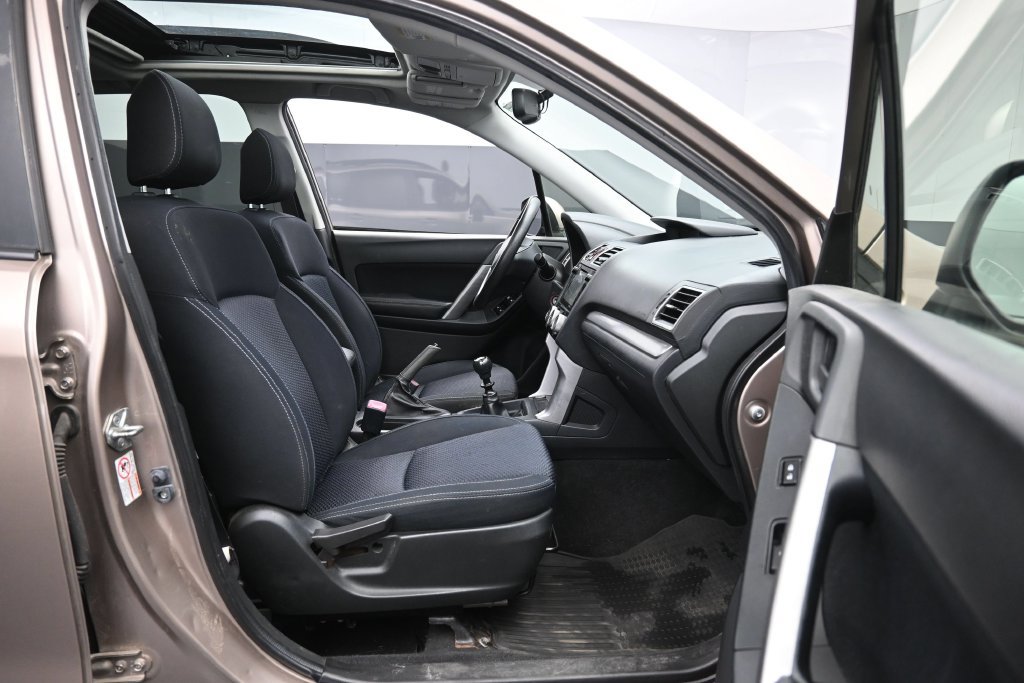 Used 2016 Subaru Forester 2.5i Premium AWD/4WD image 25