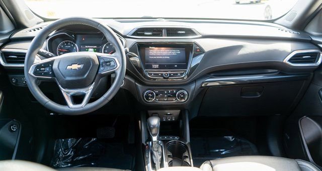 Used 2022 Chevrolet TrailBlazer ACTIV w/ Sun and Liftgate Package FWD image 15