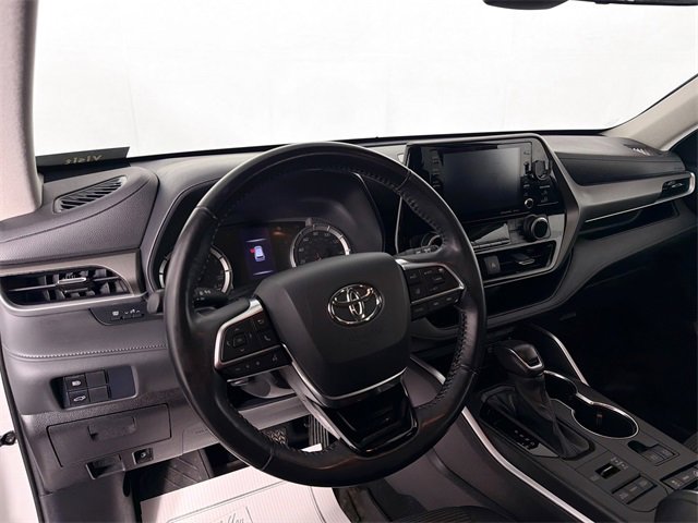 Used 2021 Toyota Highlander LE image 9