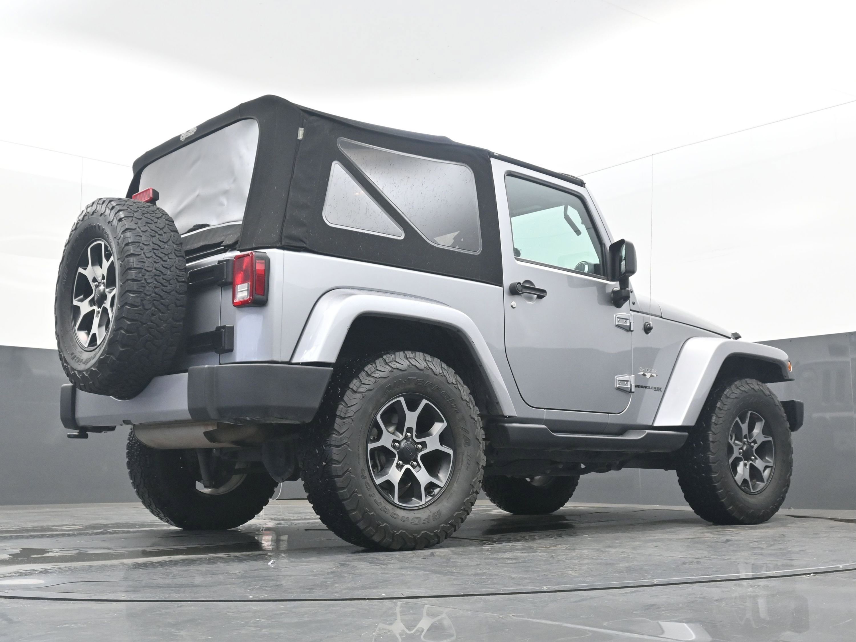 Used 2018 Jeep Wrangler Sahara w/ Connectivity Group image 28