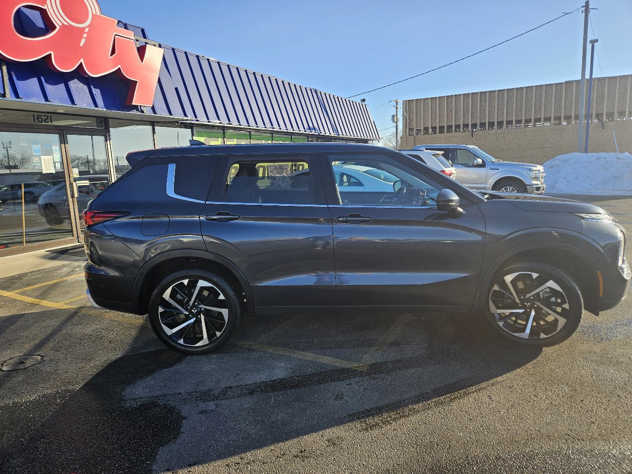 Used 2024 Mitsubishi Outlander AWD image 6