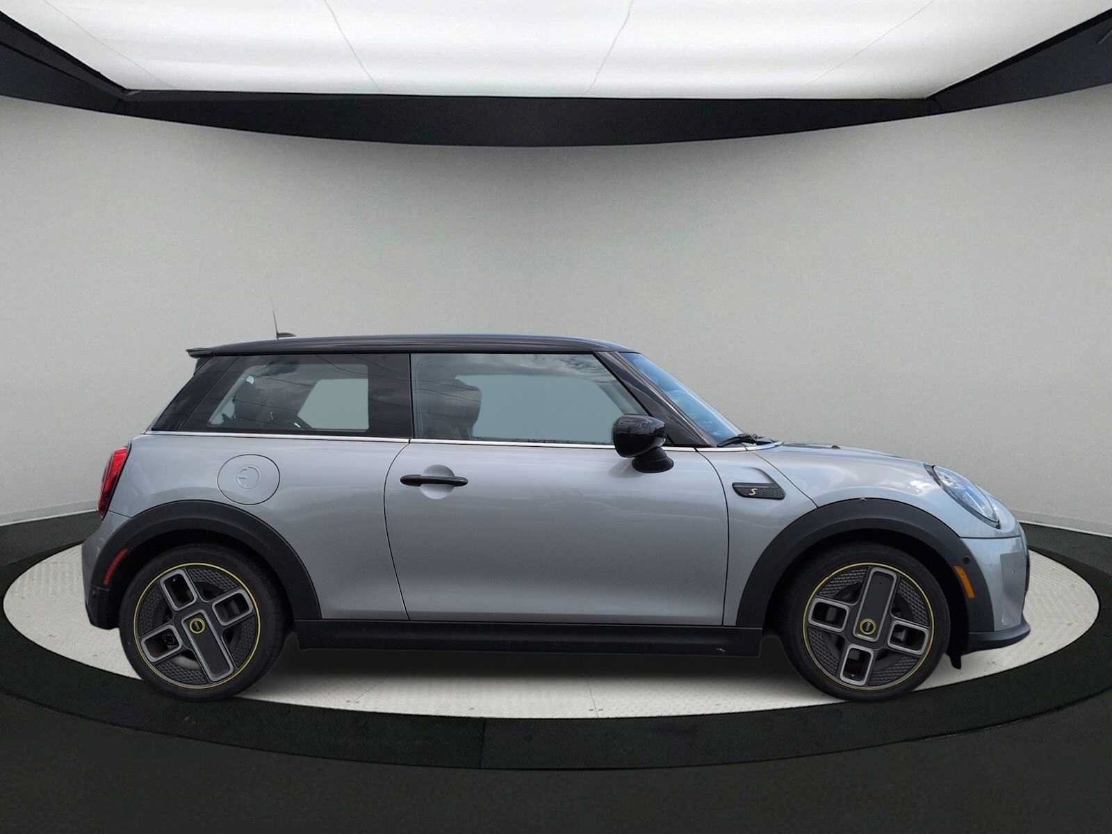 Used 2024 MINI Cooper SE FWD image 8