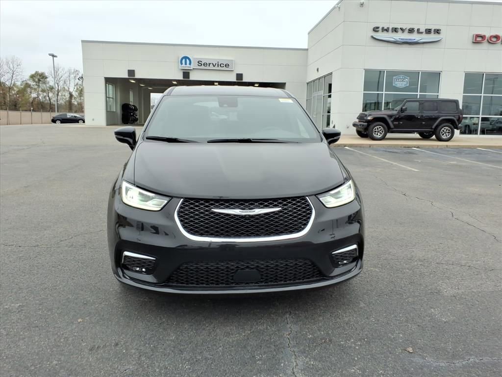 New 2026 Chrysler Pacifica Select image 2