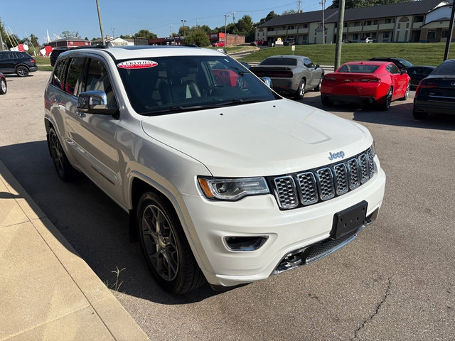 Used 2019 Jeep Grand Cherokee Overland AWD/4WD image 8