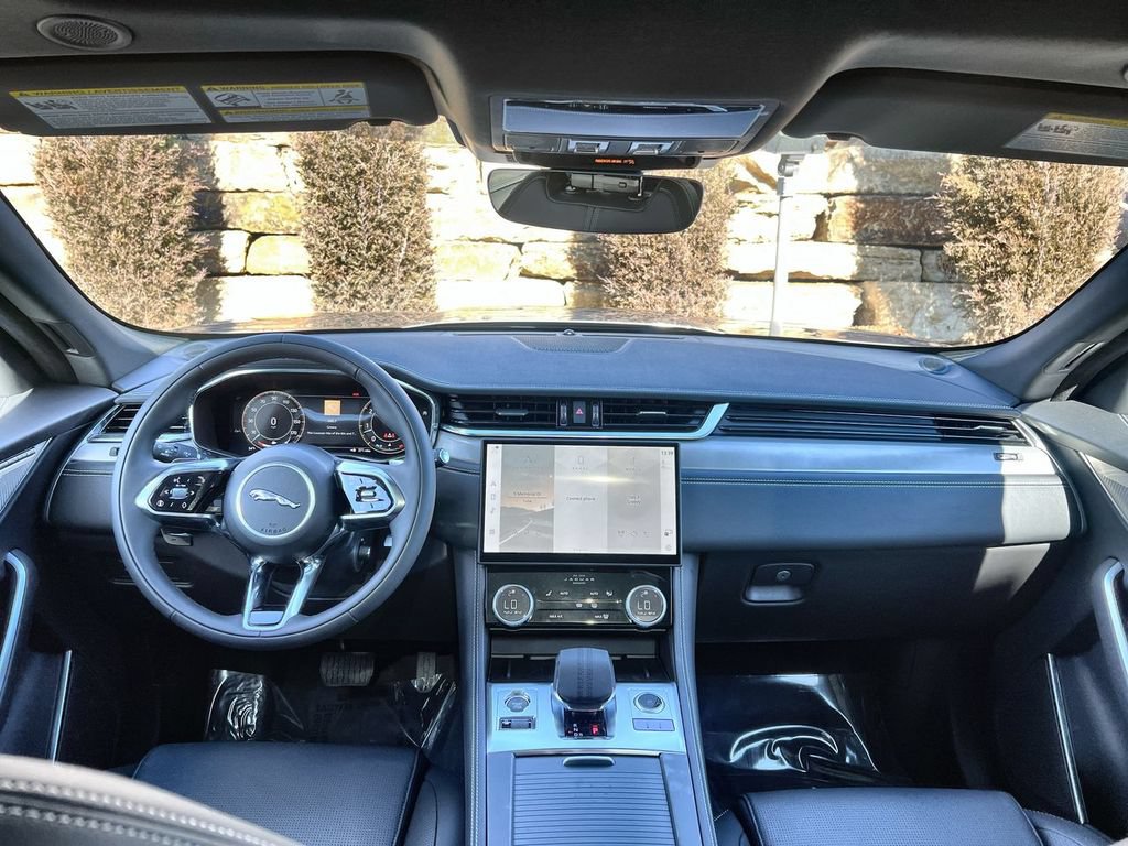 Used 2025 Jaguar F-PACE R-Dynamic S AWD/4WD image 12