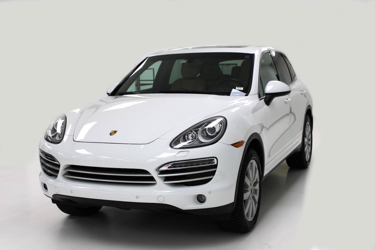 Used 2014 Porsche Cayenne Platinum Edition AWD/4WD image 3