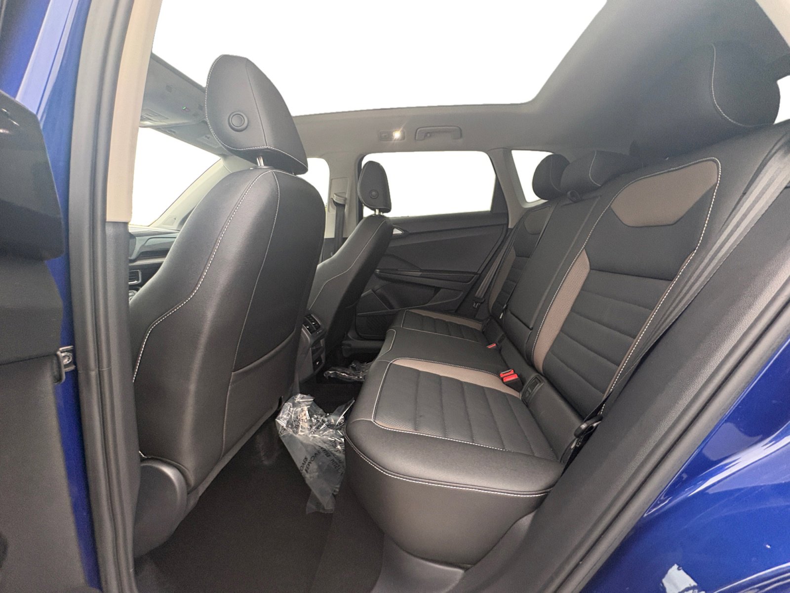 Certified 2024 Volkswagen Taos SEL image 5