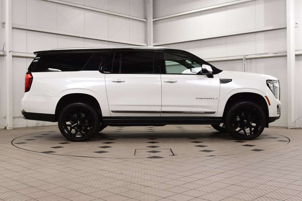 Used 2025 GMC Yukon XL Denali Ultimate w/ LPO, Floor Liner Package AWD/4WD image 9