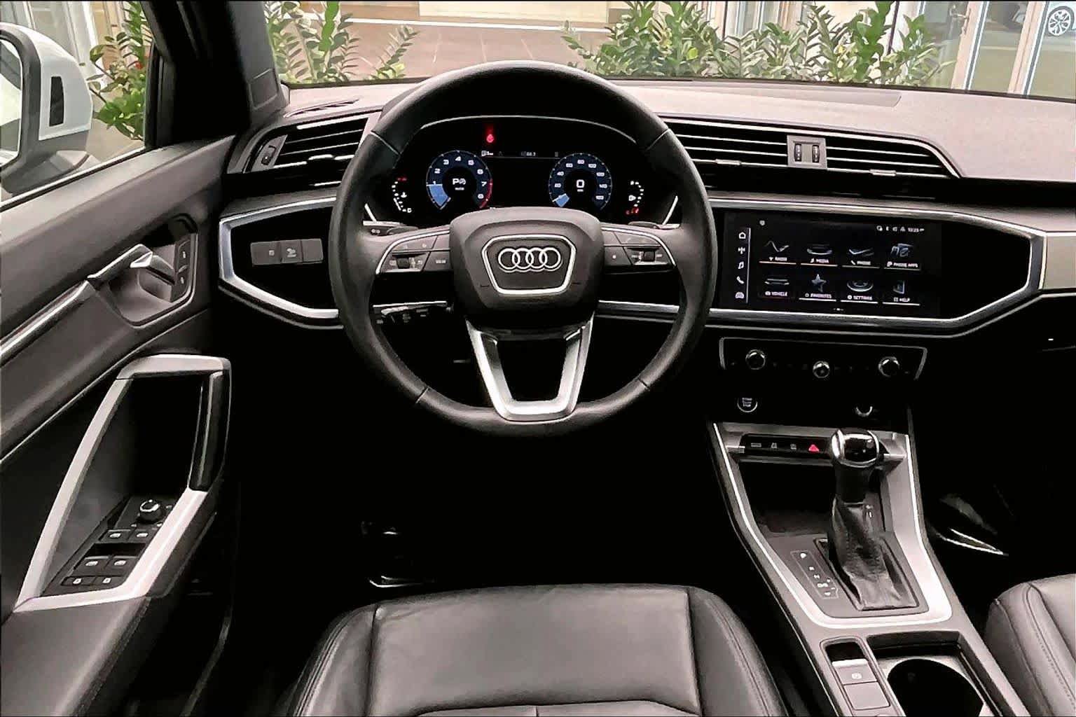 Used 2024 Audi Q3 2.0T Premium w/ Convenience Package AWD/4WD image 6