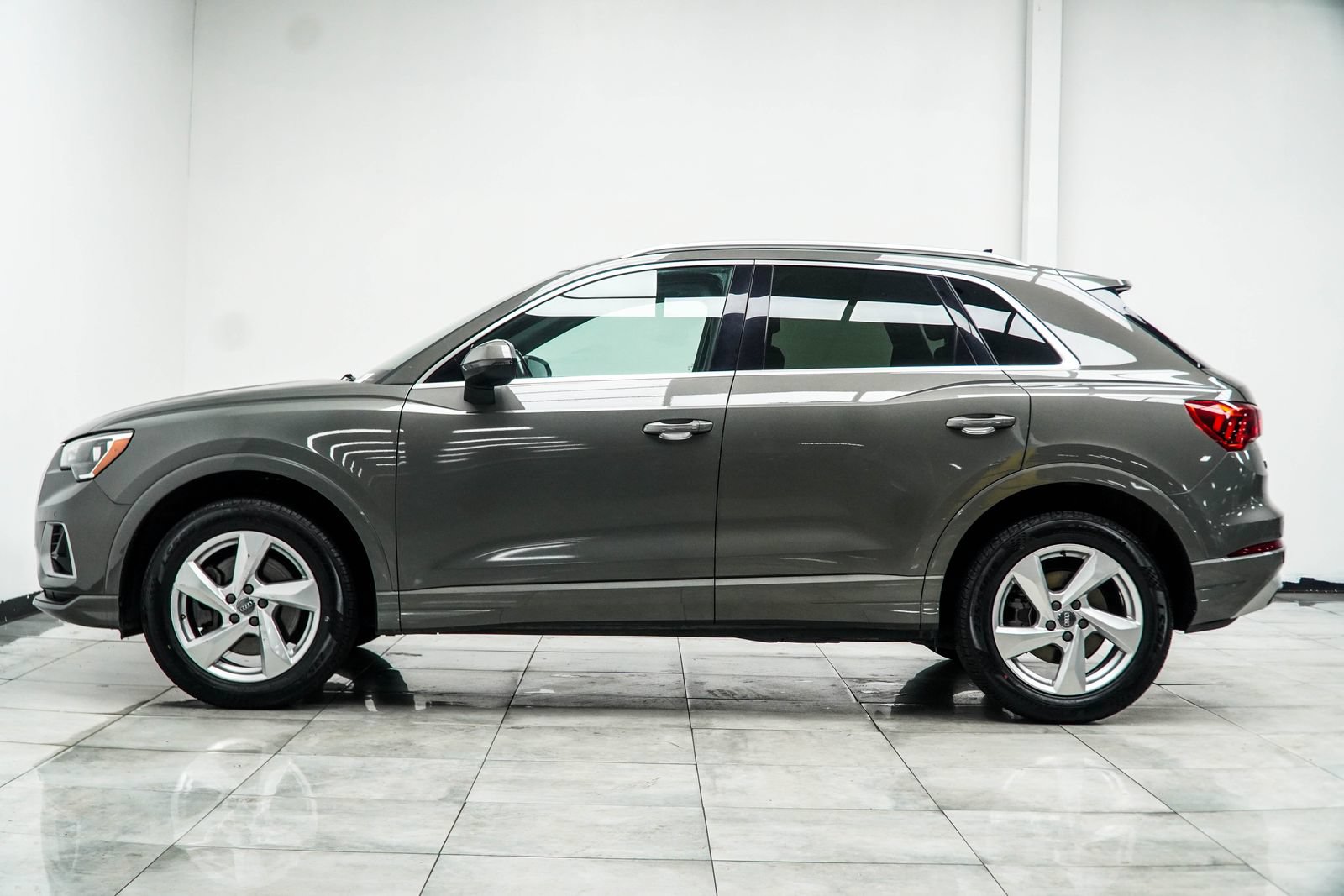 Used 2019 Audi Q3 2.0T Premium w/ Convenience Package AWD/4WD image 10