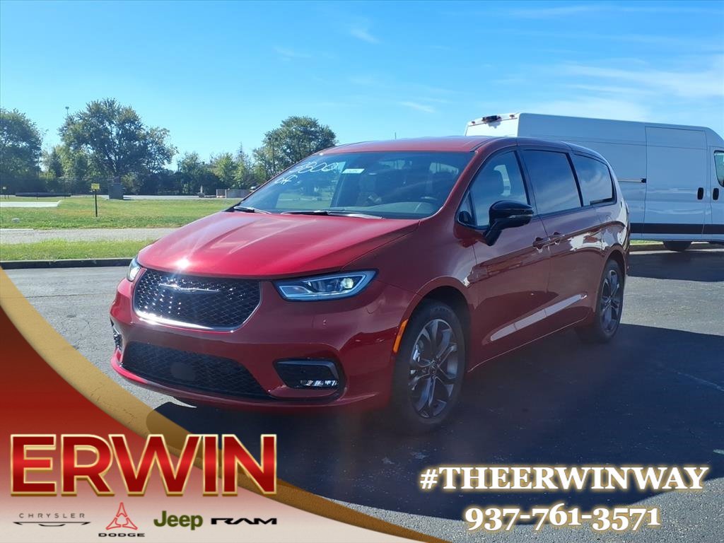 New 2026 Chrysler Pacifica Select image 8