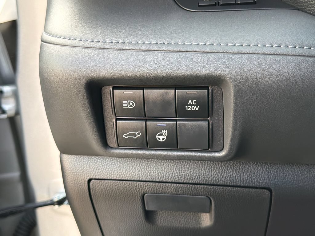 Used 2023 Toyota Highlander Limited AWD/4WD image 27