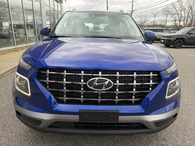 Certified 2022 Hyundai Venue Limited w/ Cargo Package image 2