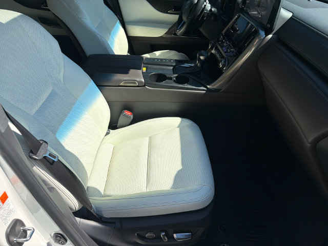 Used 2024 Lexus LX 600 4WD w/ Luxury Package image 15