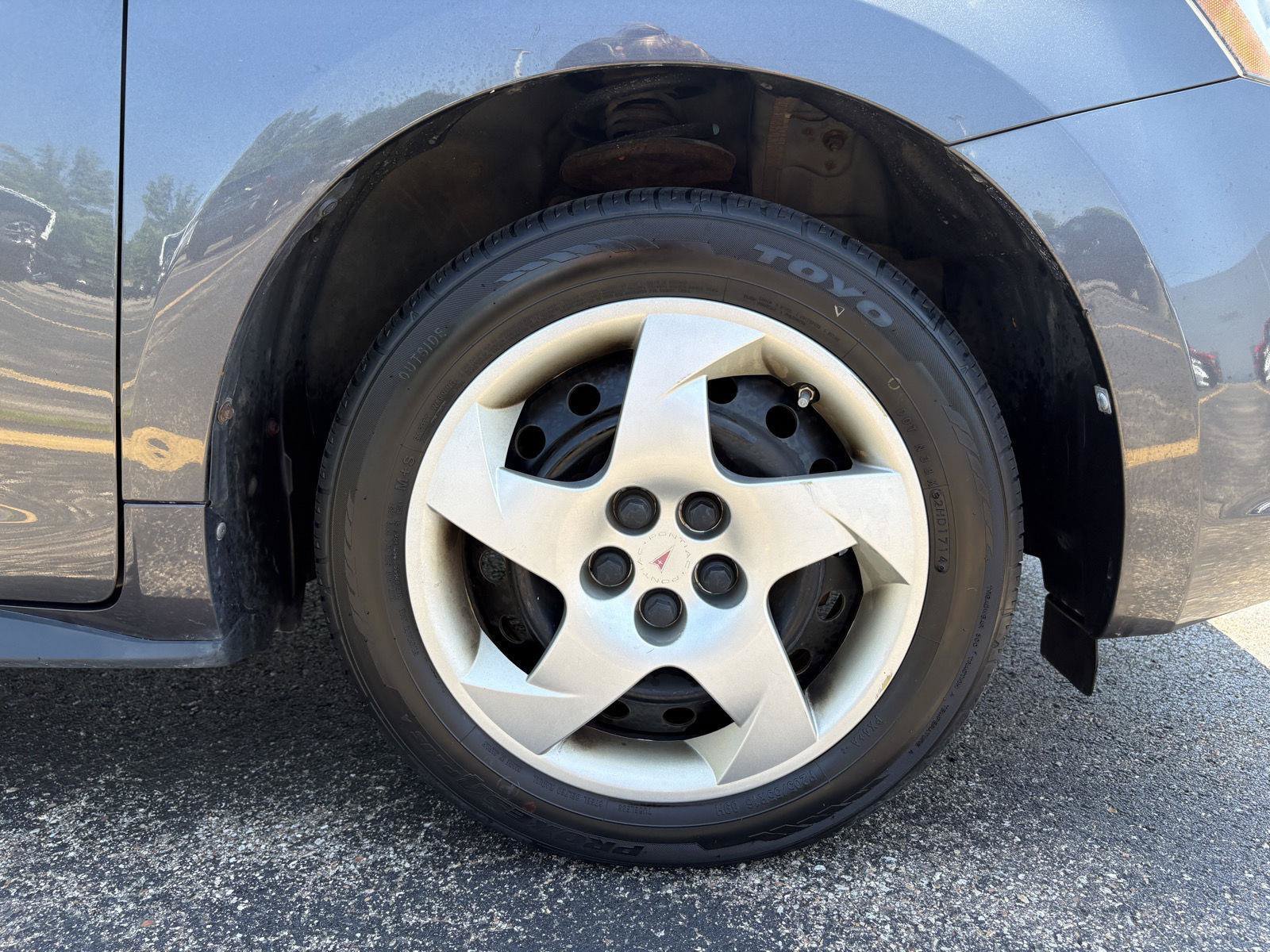 Used 2009 Pontiac Vibe w/ Preferred Package FWD image 22