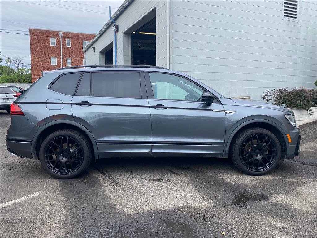 Used 2020 Volkswagen Tiguan SE R-Line w/ 3rd Row Seat Package AWD/4WD image 2