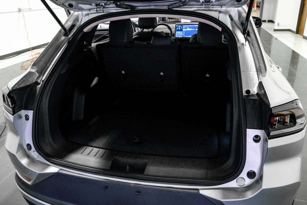 Used 2023 VinFast VF 8 Eco AWD/4WD image 61
