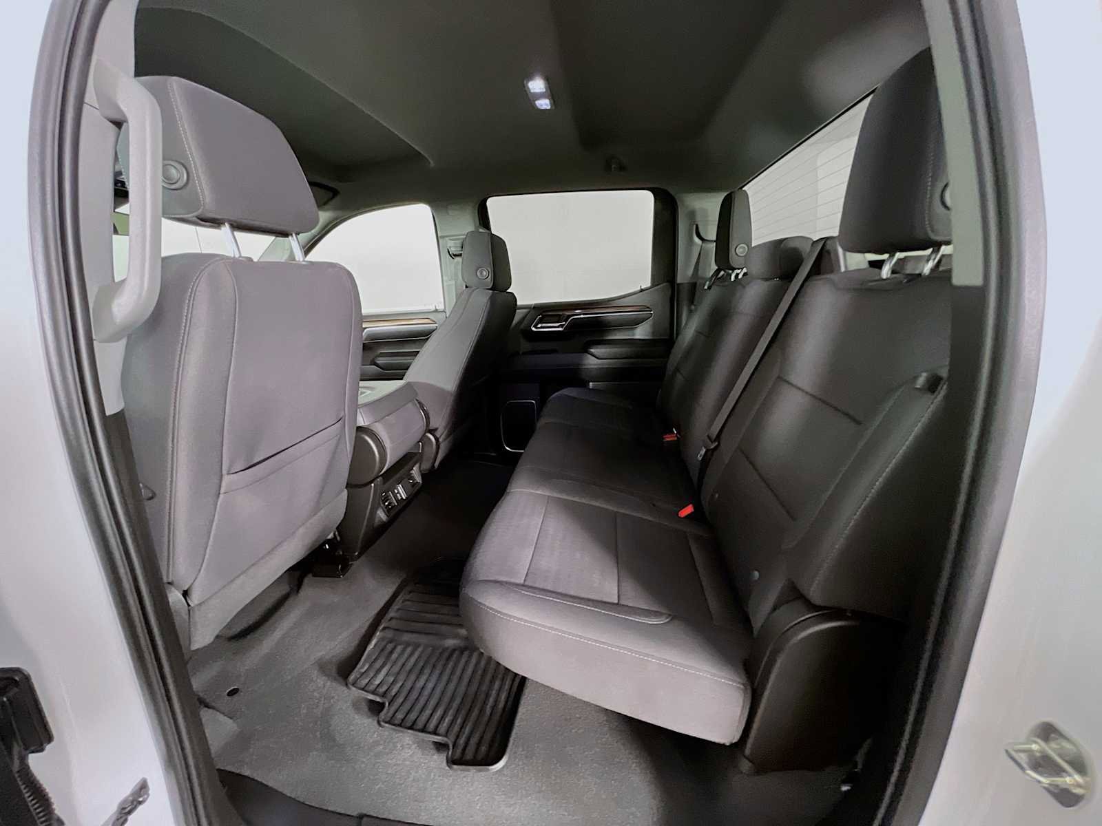 Used 2023 Chevrolet Silverado 1500 LT AWD/4WD image 23