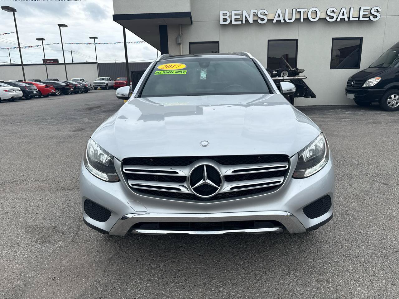Used 2017 Mercedes-Benz GLC 300 4MATIC image 3