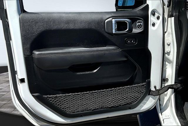 Used 2022 Jeep Wrangler Unlimited Sahara w/ Cold Weather Group AWD/4WD image 21