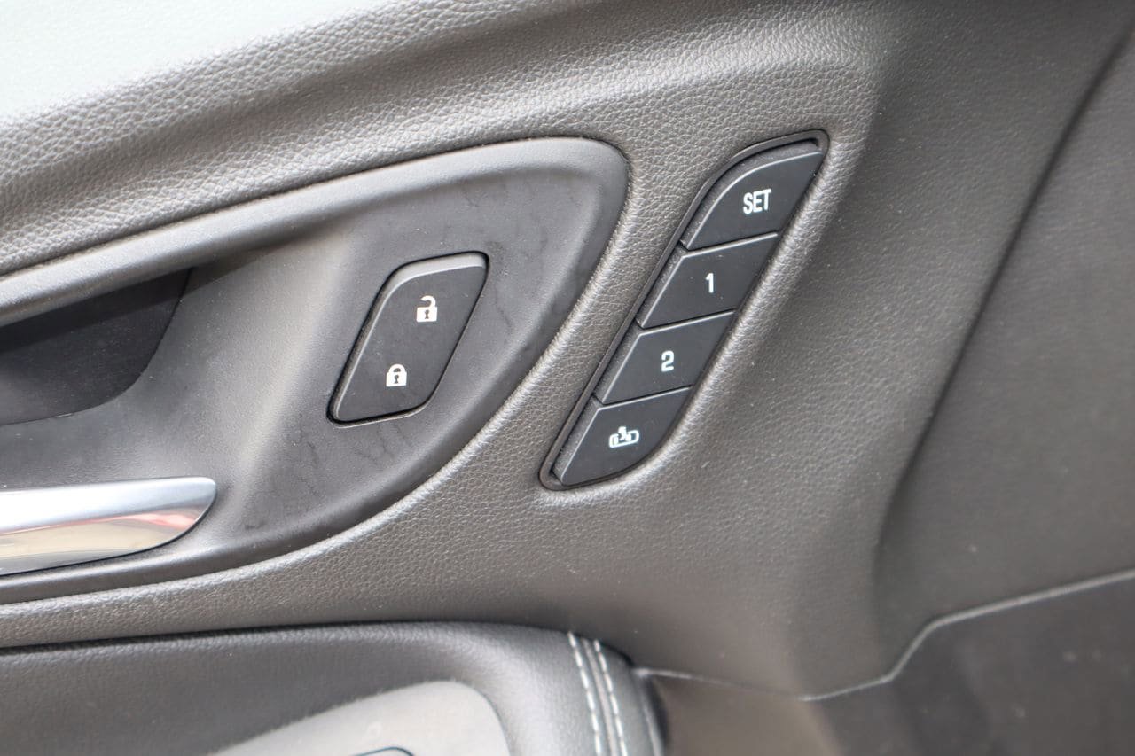 Used 2020 Buick Encore GX Essence w/ Experience Buick Package FWD image 20