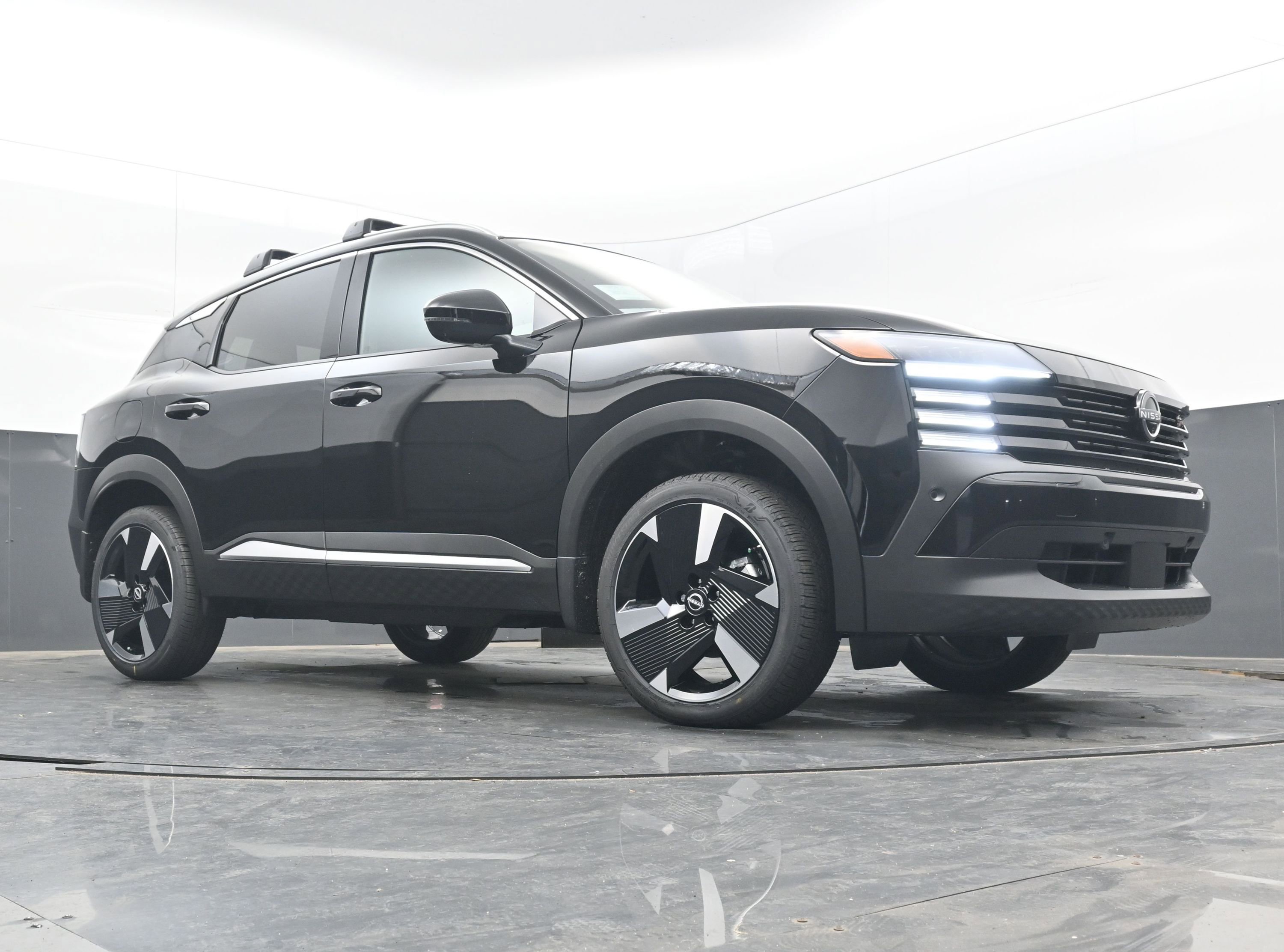 New 2026 Nissan Kicks SR w/ Cold Weather Package image 21