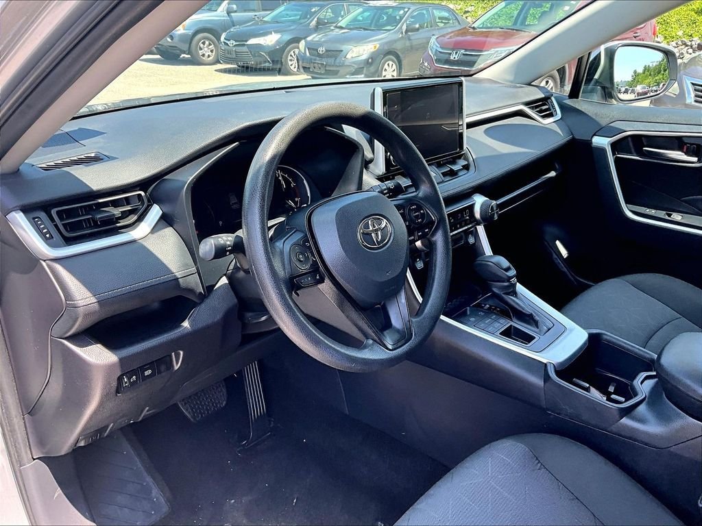 Used 2025 Toyota RAV4 XLE AWD/4WD image 8