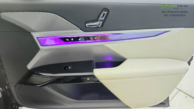 Used 2023 BMW 740i w/ Parking Assistance Package image 23