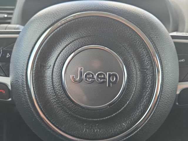 Used 2023 Jeep Renegade Altitude AWD/4WD image 5
