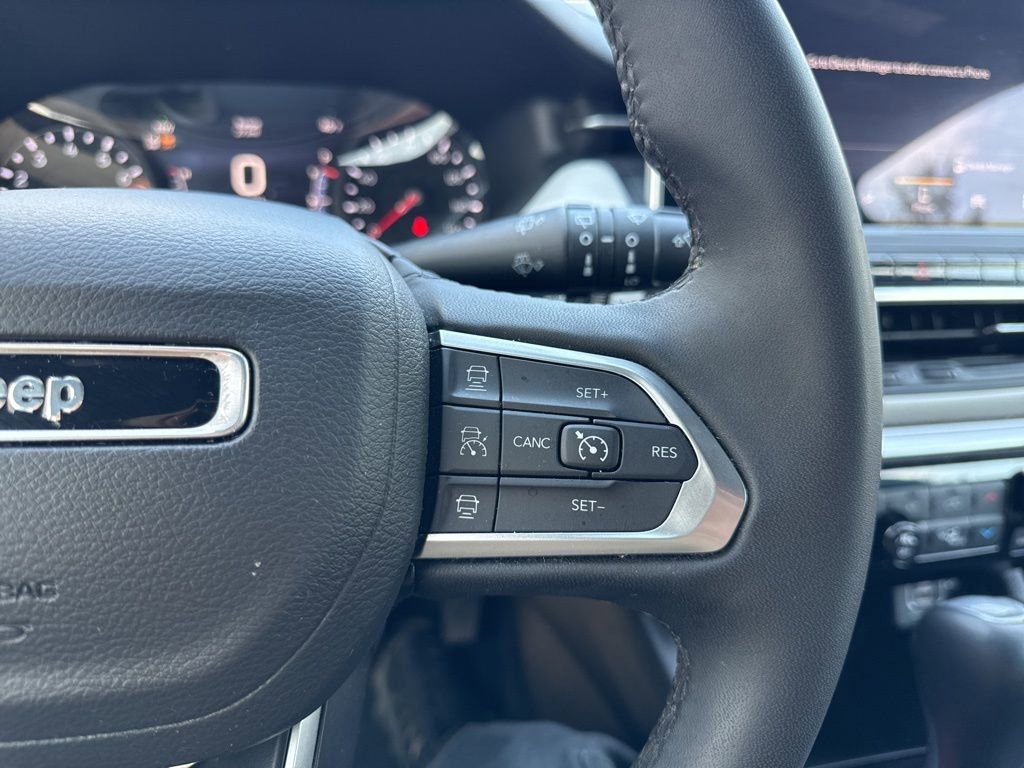 Used 2025 Jeep Compass Limited image 17