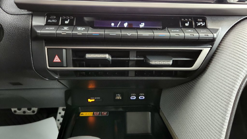 Certified 2025 Toyota Camry SE w/ Convenience Package AWD/4WD image 30