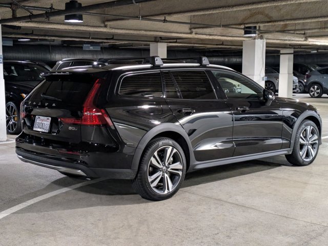 New 2026 Volvo V60 B5 Cross Country Plus w/ Climate Package AWD/4WD image 3