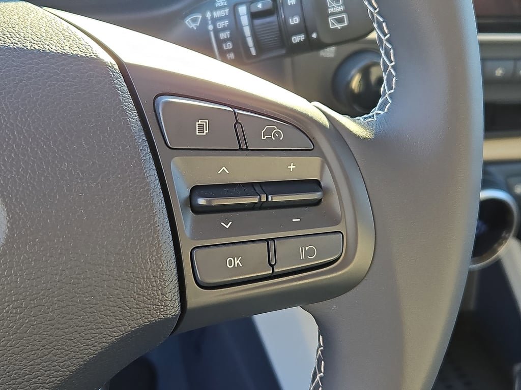 Certified 2025 Hyundai Venue Limited FWD image 24