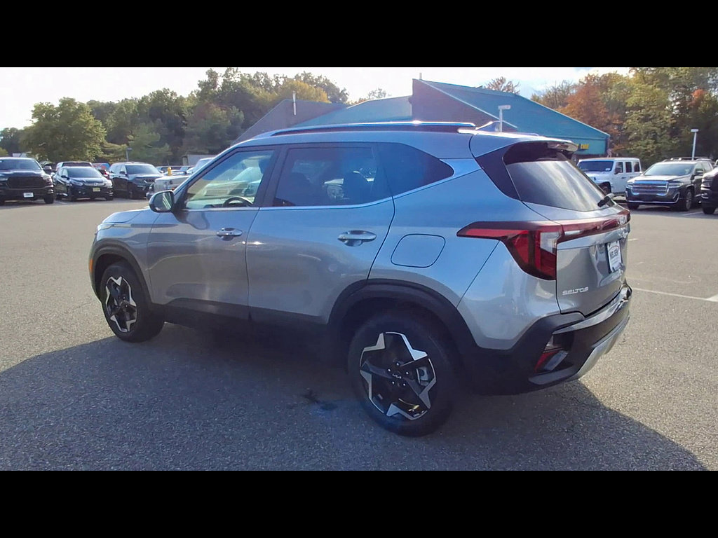 Used 2025 Kia Seltos EX AWD/4WD image 6