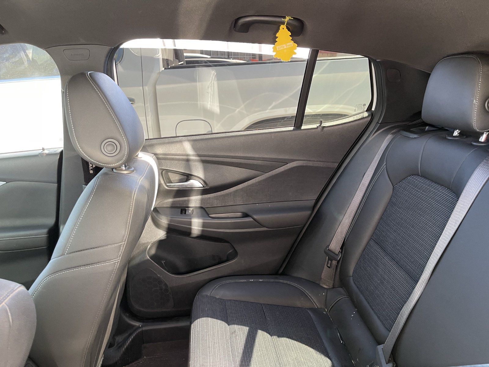 Used 2025 Buick Envista Sport Touring w/ Convenience II Package FWD image 9