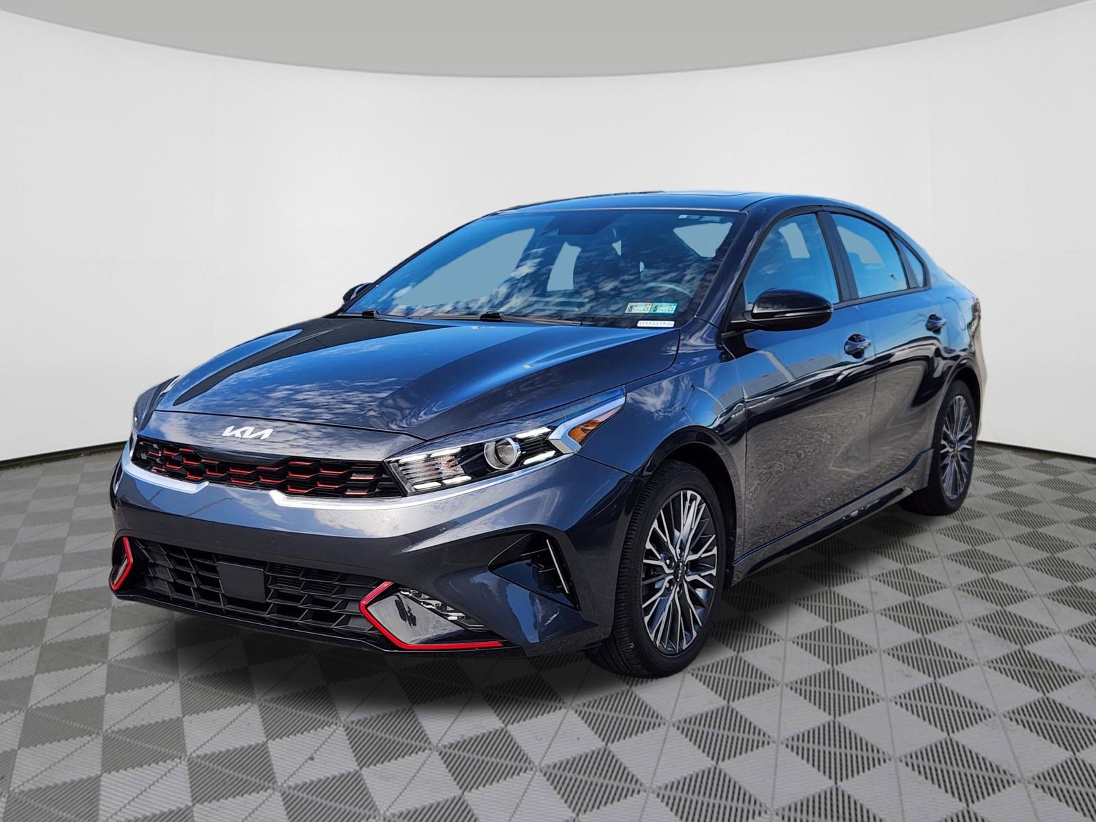 Used 2023 Kia Forte GT-Line w/ GT-Line Premium Package FWD image 2