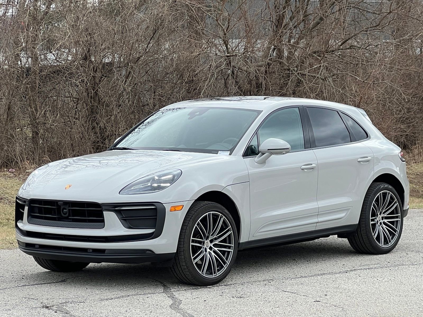 Certified 2025 Porsche Macan image 1