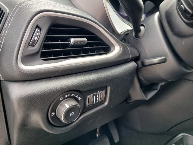 New 2026 Chrysler Pacifica Select w/ S Appearance Package FWD image 25