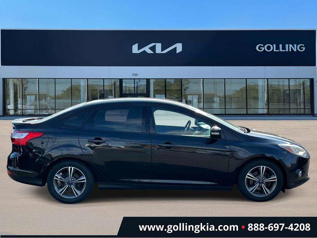 Used 2014 Ford Focus SE w/ SE Sport Package image 2