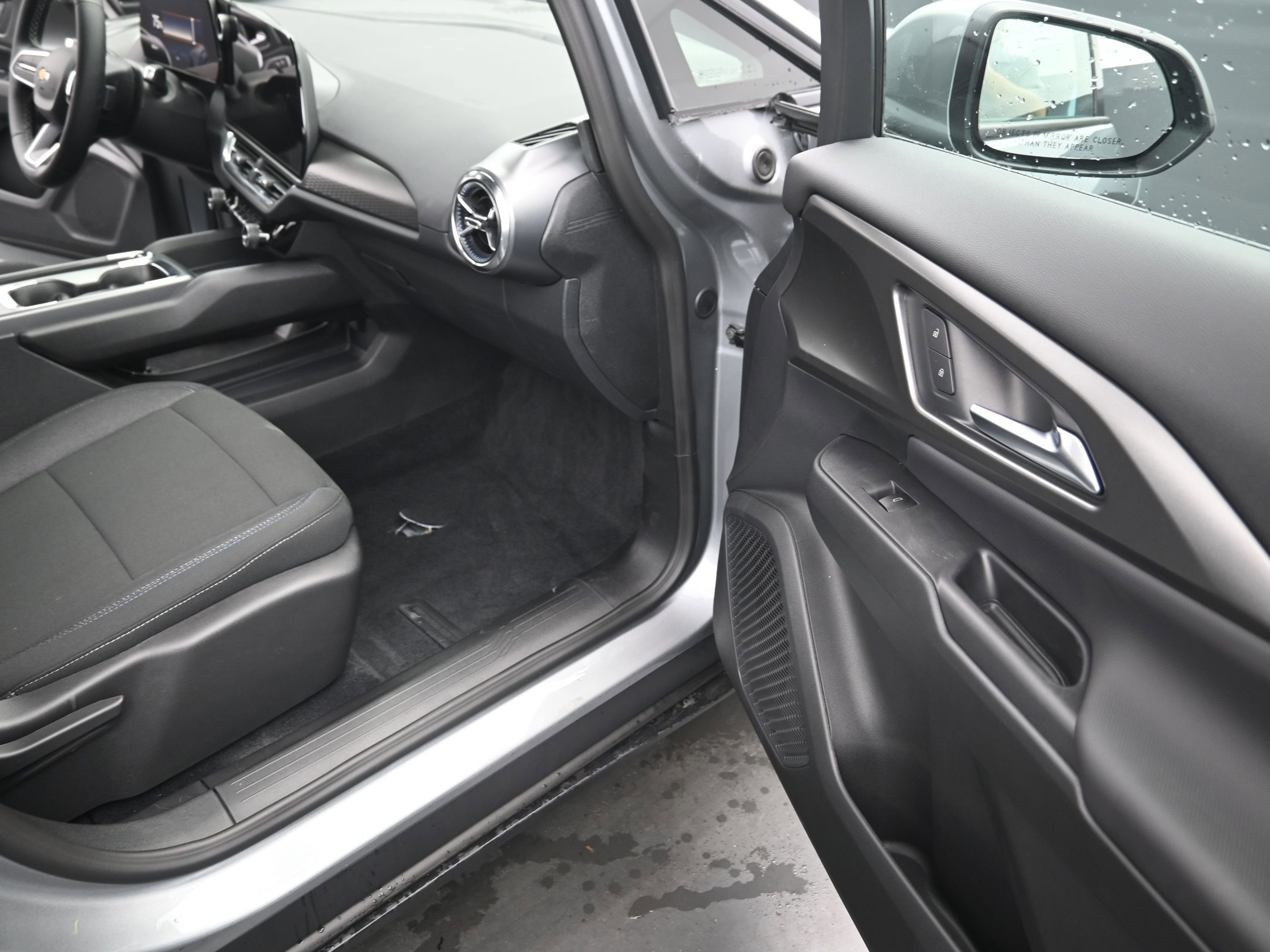 New 2026 Chevrolet Equinox EV LT image 22